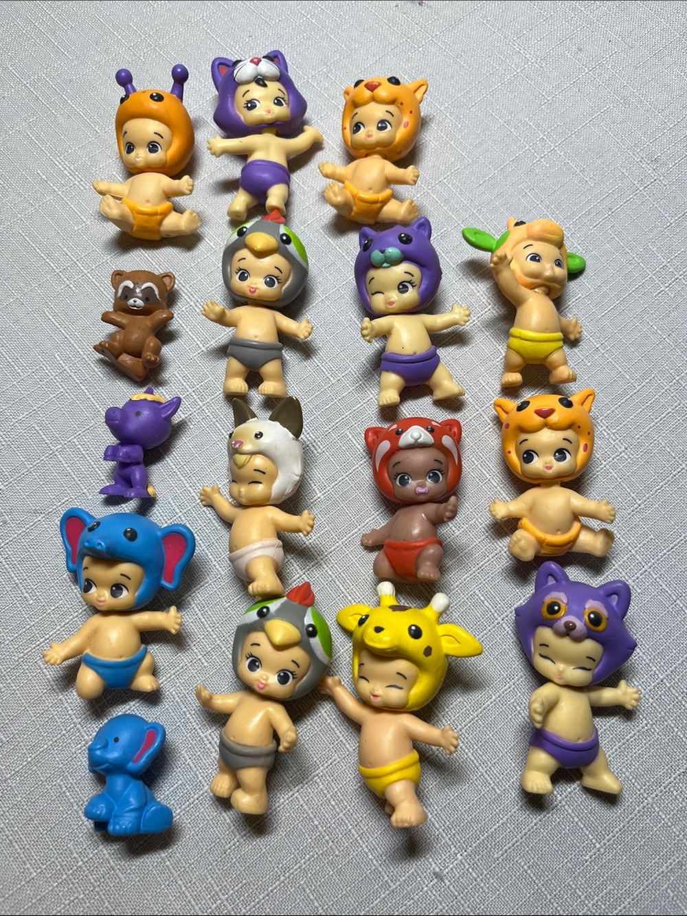 Twosies Assorted Baby Figures – lot